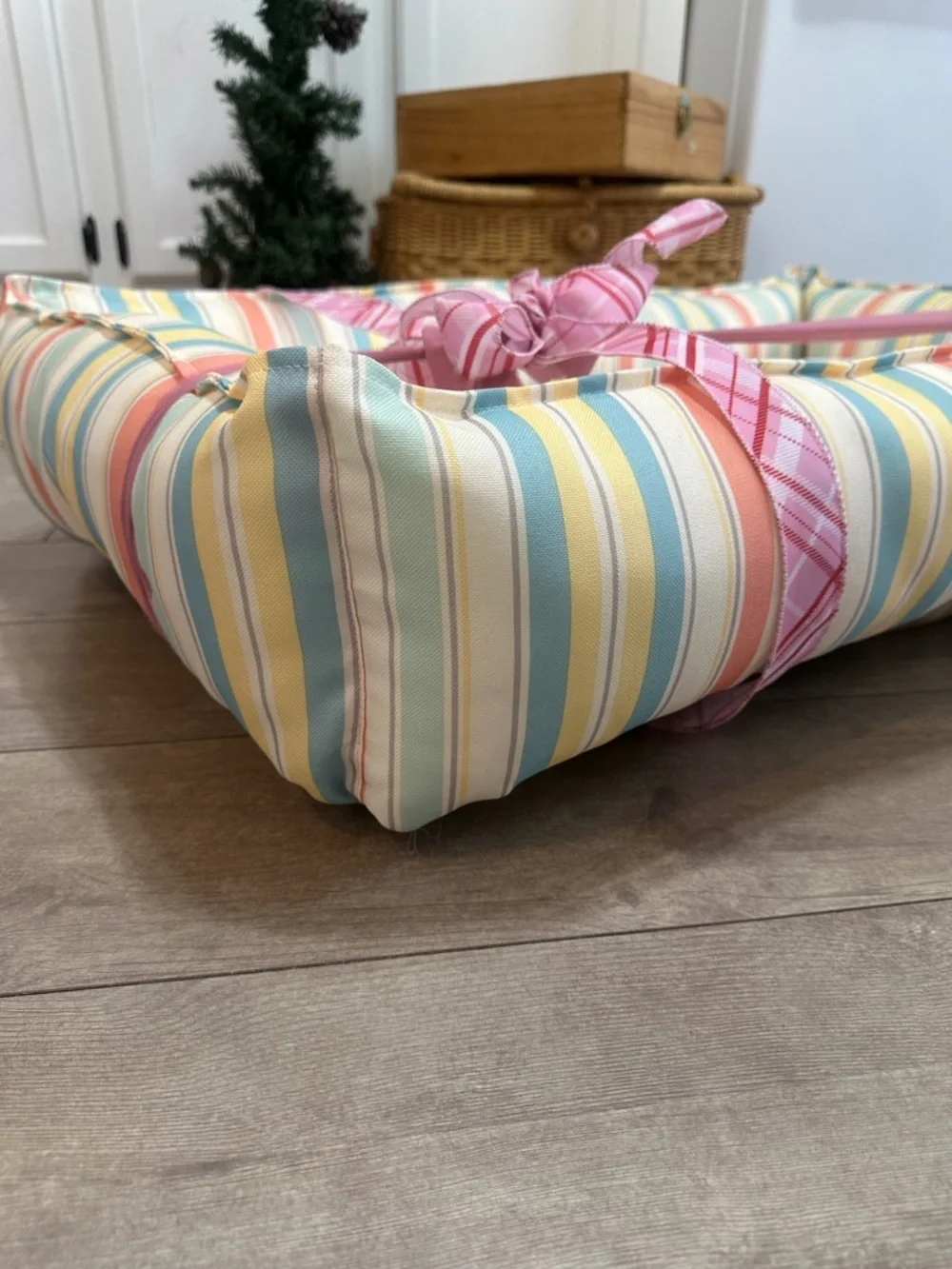 New LUXURIOUS Orthopedic Dog Bed Large Dog Bed Modern Pastel Striped Pet Bed